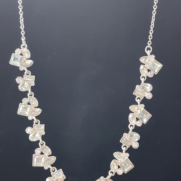 Unbranded Jewelry - Elegant Silver Necklace‎ with Crystal Accents